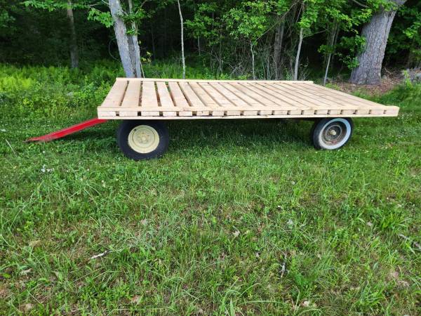 Flat deck hay wagon 1