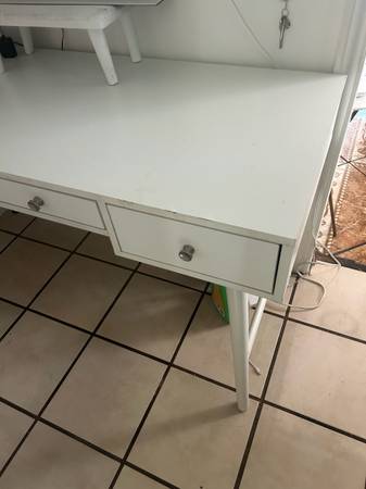 Desk 1
