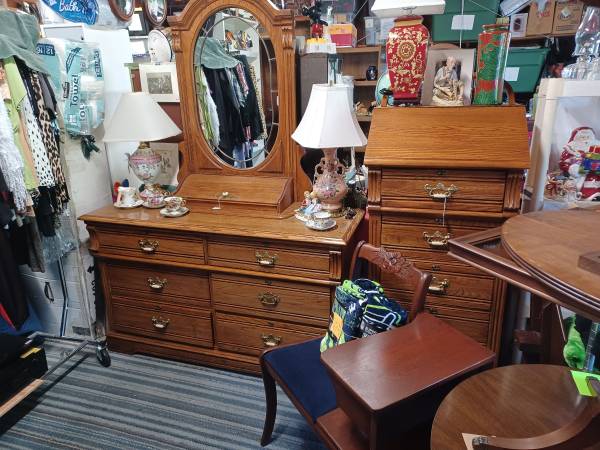 SOLID OAK 6 DRAWER & MIRROR FOR SALE 1