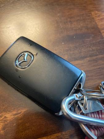 FOUND Mazda key fob and various other keys (Maple Leaf)64211679965570120