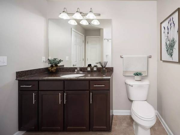 $1,470 / 2 habitaciones - 1016 pies cuadrados - Siéntase como en casa en nuestro tranquilo apartamento de 1016 pies cuadrados, 2 habitaciones y 2 baños (Jackson - Ridgecrest)63612489978625124