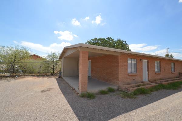 $1,150 / 3br - 985ft2 - ¡Asequible y conveniente dúplex de 3/2! (354 E Delta Road 1)63674996818947120