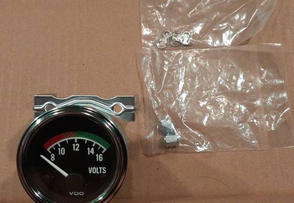 New VDO 332-342 lighted voltmeter 8-16 volt 1