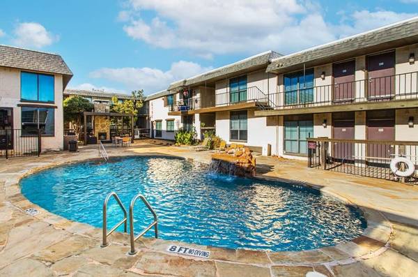 $750 / 480ft2 - Studio is the way to GO !!! Find out more to get the best rates ! (6603 E Lovers Ln, Dallas, TX)63936226088707123