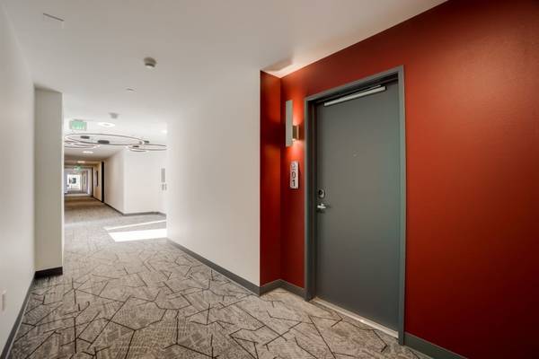 $1,499 Walk-In Closets, Studio 1BA, In Burien (Downtown Burien)63688333533443123