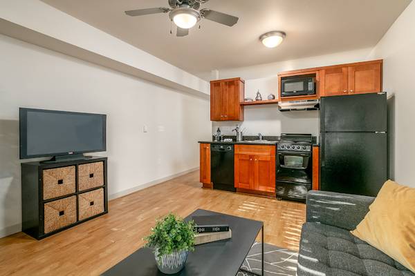 $1,375 / 1br - Jardines de Irvington: ¡Donde Puedes Disfrutar a lo Grande (¡o Dos)! (Noreste de Portland, Distrito Lloyd, Irvington)63841709387905122