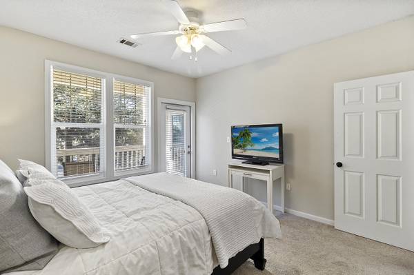 $1,630 / 1br - 866ft2 - Hidden Gem in 1934 Chatelain Way 1bd/1.5ba condo64015948189699121