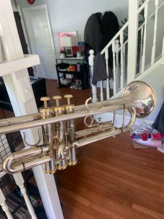 Getzen 700 Eterna II trumpet with gold trim 1