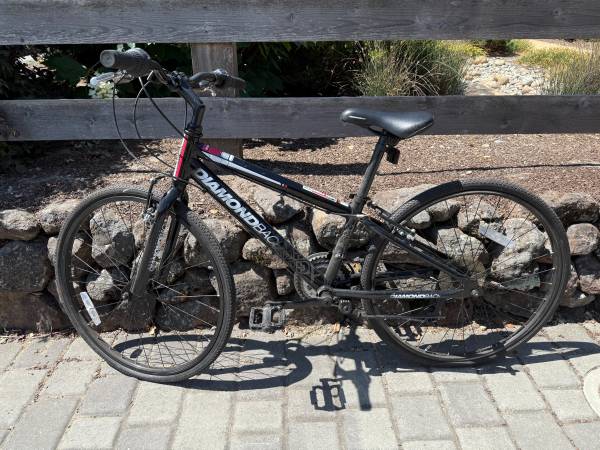 Diamondback Insight 24" - Lightweight Youth Hybrid (Ready to Ride!) 1