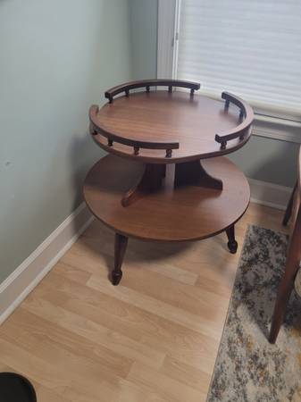 Mid Century End Table 1