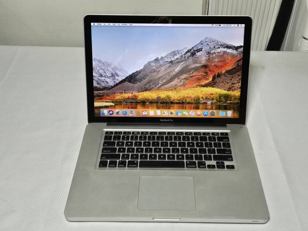 Apple MacBook Pro 1