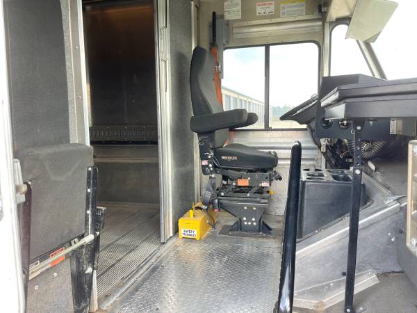 2014 Chevrolet 18FT Step Van - Photo 6