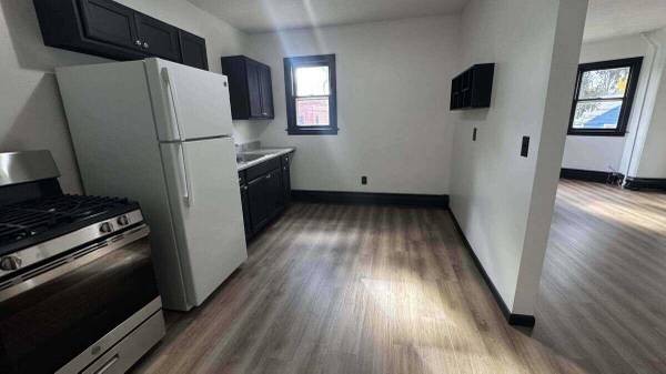 READY NOW! Very Large 2 Large Bedroom DOWNTOWN NORTHAMPTON 1