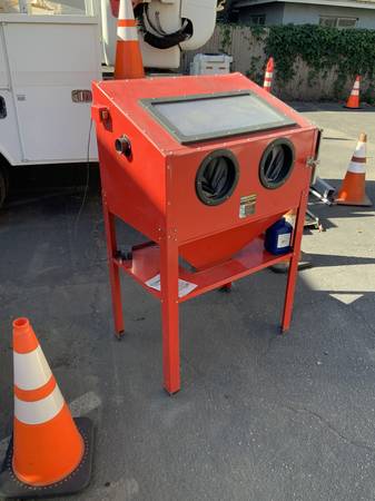 Central Pneumatic floor blast cabinet sandblaster 40 lb capacity 1