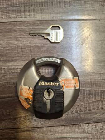 Masterlock w/ key 1