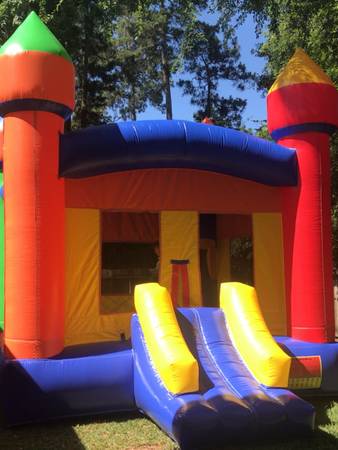 Commercial-Grade Bounce House – Like New, Full Setup Included 1