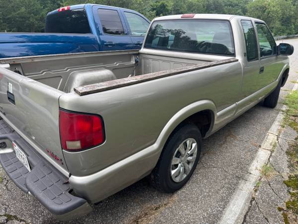2002 Chevy S-10 Sonoma - $3.70063471694729089124