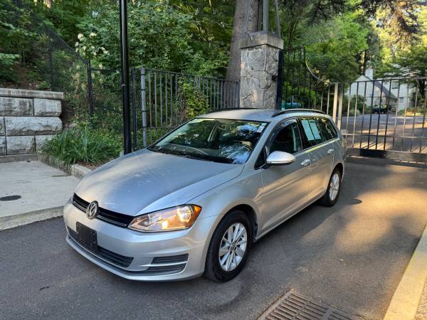 2016 Volkswagen SportsWagon 2.0L [Totalmente Mantenida y con Título Limpio - $7,995 (Portland OR)63618455607171120