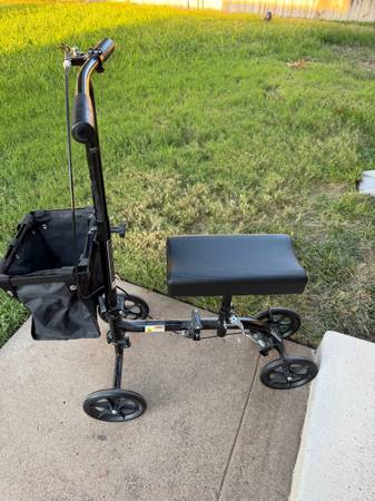 knee scooter with bag 1
