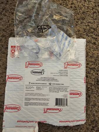 Command Medium Wall Hooks, Damage Free Hanging Wall Hooks with Adhesiv 1