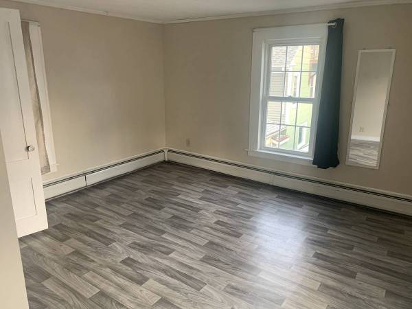 $1,600 / 2br - 1000ft2 - Unidad amplia con todos los servicios incluidos excepto electricidad (Somersworth)63656212298113120