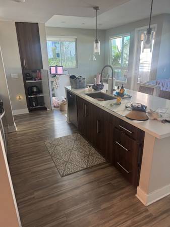 LOOKING FOR ROOMMATE 1