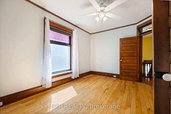 2 Bedroom Upper level apartment w2 Parking in the heart of Orangeville 4
