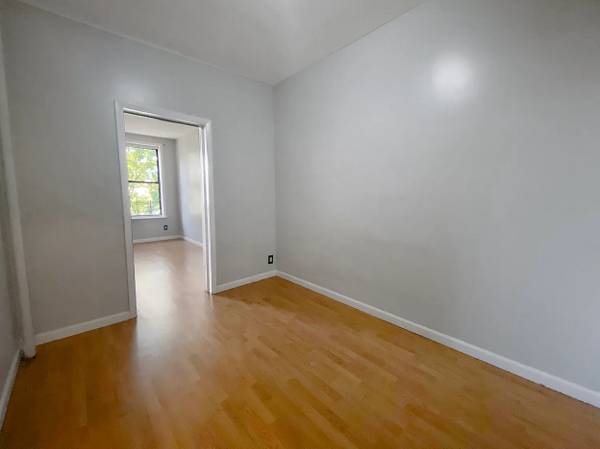 $1,500 / 1br - Renovated 1BR Apartment – East Flatbush (Brooklyn)63995824878723121