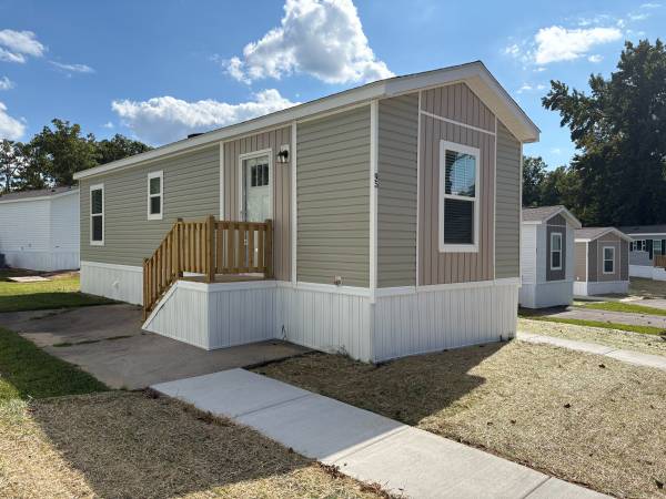 $1,249 / 2br - Get a Lease on Life—With Free Rent! (Oakwood Forest)64027441268227120