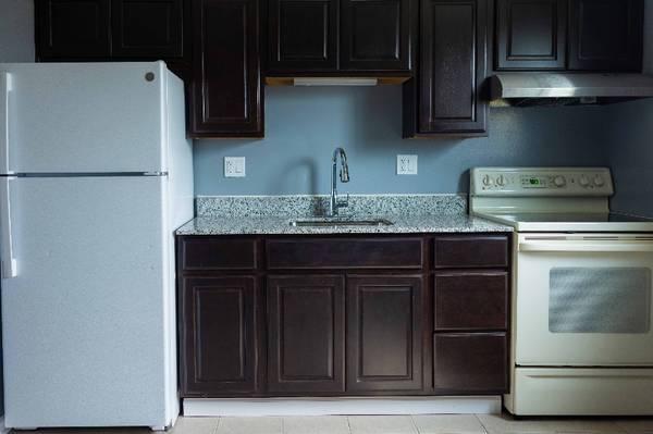 $1500.00 / 2br - 1070ft2 - Bright & Updated 2-Bedroom Apartment in Deer Park – Washer/Dryer & New63974329654530122