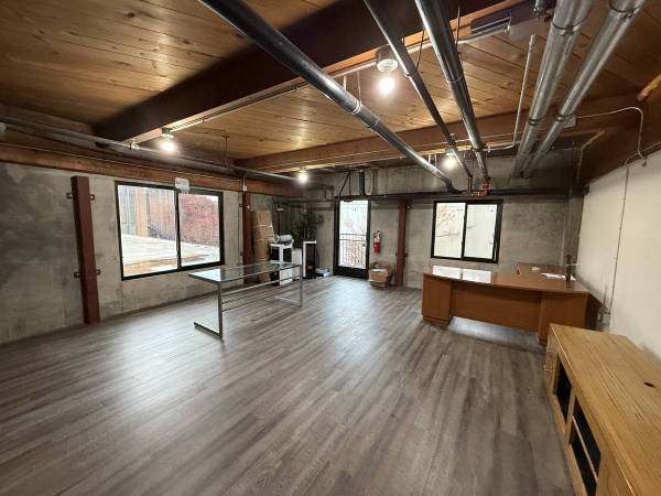 550 SF Studio / Workspace – Suite 200 – $1,275/mo (Seattle/Georgetown) 1