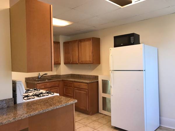 $2,495 / 2br - ------STONEHAM LARGE 2 BED  with Storage and PETS OK---Walk to Center (STONEHAM)63828557171841120