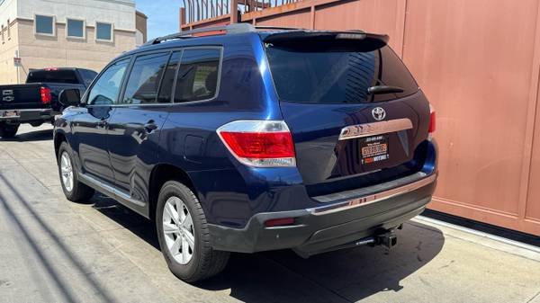 2012 Toyota Highlander Base 2WD I4 - $10,900 (5104 East Olympic Blvd.)63624610626433123