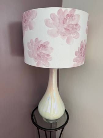 Beautiful lamp elegant with decorative shade 1