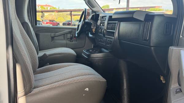 2018 Chevrolet EXPRESS G2500 - Photo 9
