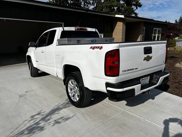 Camioneta blanca Chevrolet Colorado LT 2017 – 4WD - $14,250 (Poulsbo)63622827725187123
