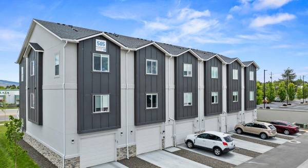 $1,699 / 2br - 1021ft2 - Rare 2 BR/2 BA w/ Attached Garage-Get 1 Month Free Today! (Boise)63981528333314123