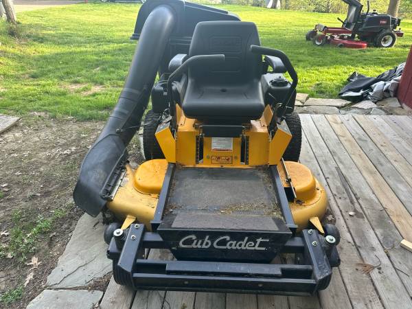 Cub Cadet Zero Turn 50"Z Force Mower w/Bagger 1