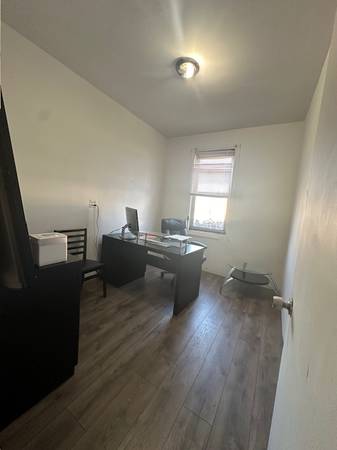 $2,350 / 1000ft2 - Office Space Available - Entire 2nd FL - Sunny - Private Entrance (Kings Highway Midwood Sheepshead Bay Coney Island)64212268443266121