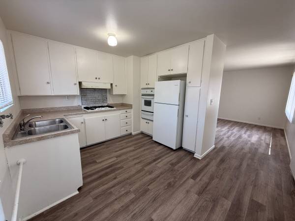 $1,995 / 2br - 330 South H #B (Lompoc)63663854024321123