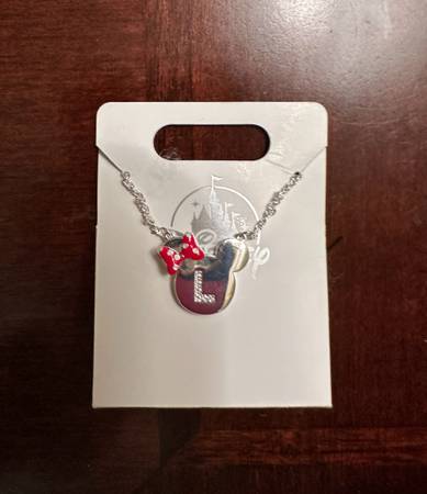 NEW Disney Minnie Mouse Necklace 1