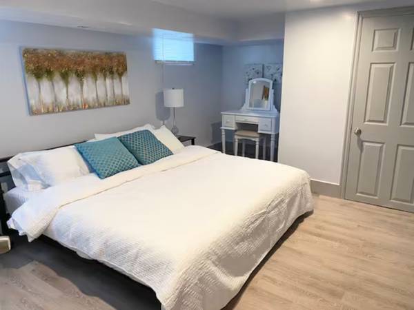 $2300.00 / 3br - Trolley Square Den-Cute Basement63969196141314120