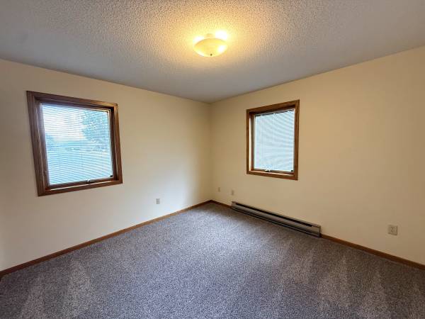 $825 / 2br - 700ft2 - 2BR/1BA + Garage – Cat Friendly – $825/mo – Available NOW (Menomonie, WI)63845958928515122