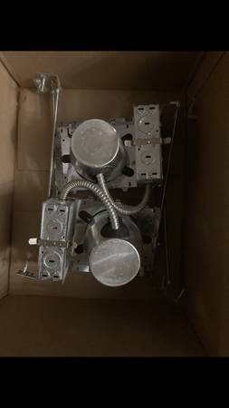 Recessed lighting fixtures (3) 1