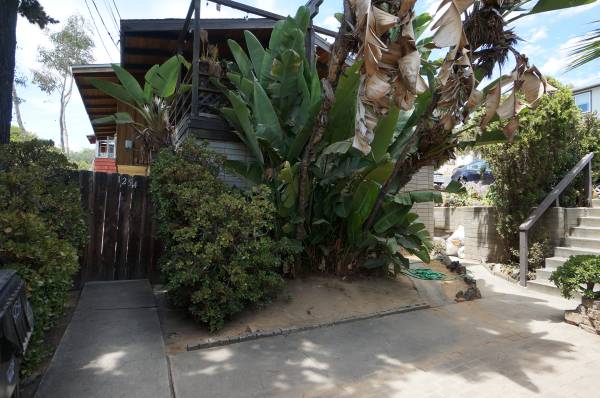 $2,050 / 1br - 600ft2 - Great Central Location Near Beach! (Fashion Valley)63998603293570121
