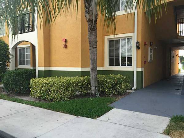 $1,950 / 2br - $1950 UNIQUE 2B/2B IN RESIDENCES (MIRAMAR)64002015532930120