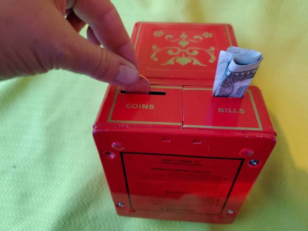 1976 Buddy L Easy-Saver banco mecánico con registro de 3 monedas. - $15 (Tacoma)63439433505153122