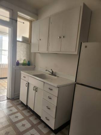 $1,400 / 1br - PLUS AN EXTRA ROOM. BRIGHT AND SPACIOUS APARTMENT (CHICAGO)64041645190402124
