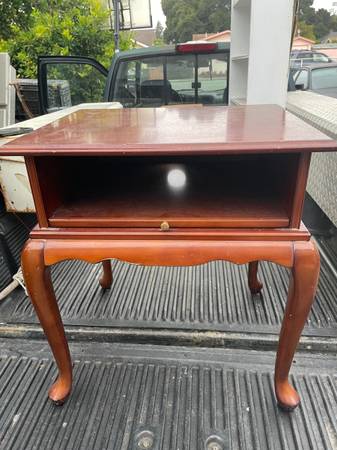 Table with pull out desk 1
