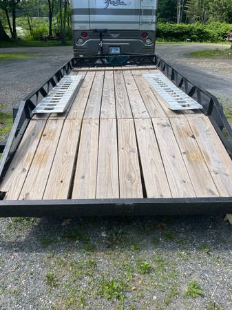 Remolque para coches 2024, 16', neumáticos nuevos, llantas, plataforma, rueda de repuesto. - $3.200 (Spofford n.h.)63470913059203123